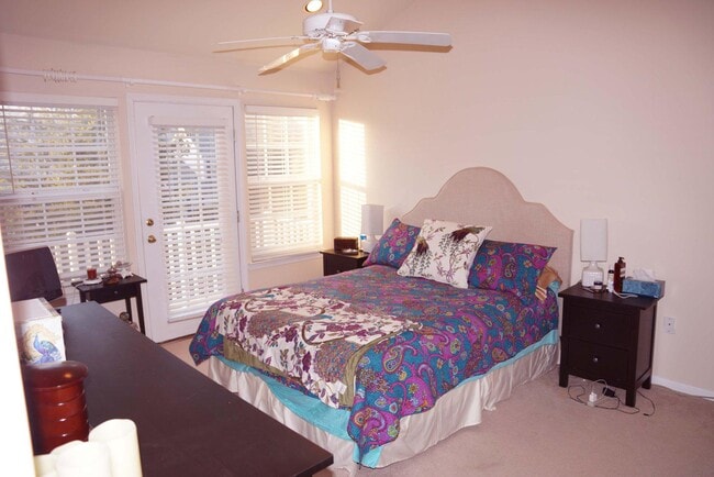Building Photo - 402 Bollen Ct