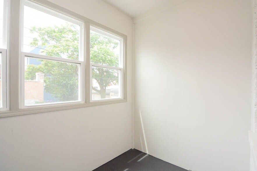 Building Photo - 2814 N Troy St
