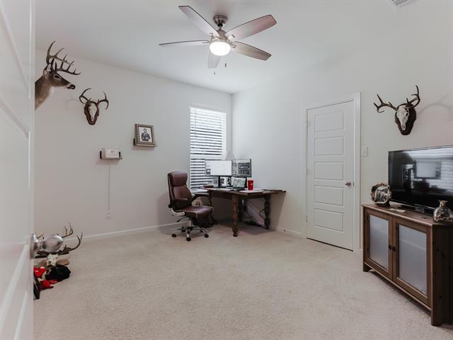 Building Photo - 5433 Lake Front Dr