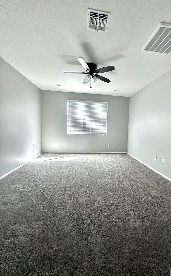 Building Photo - Stunning 4-bedroom, 2-bathroom home located in the vibrant community of Sahuarita, AZ