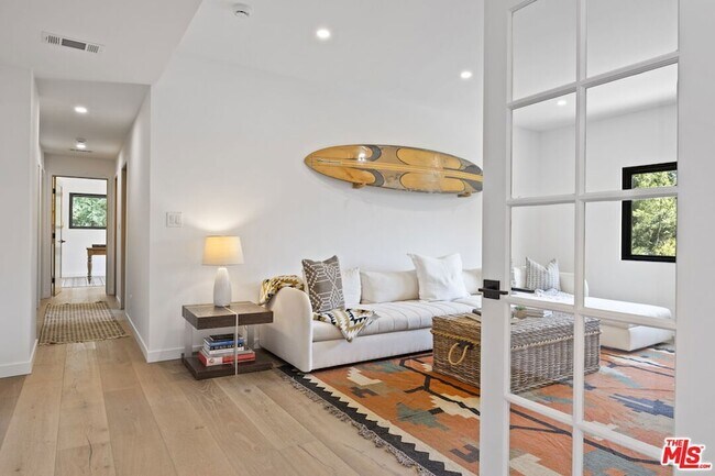 Building Photo - 1131 Rancho Dr