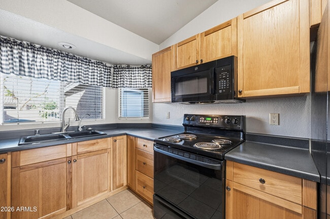 Building Photo - 3510 E Hampton Ave