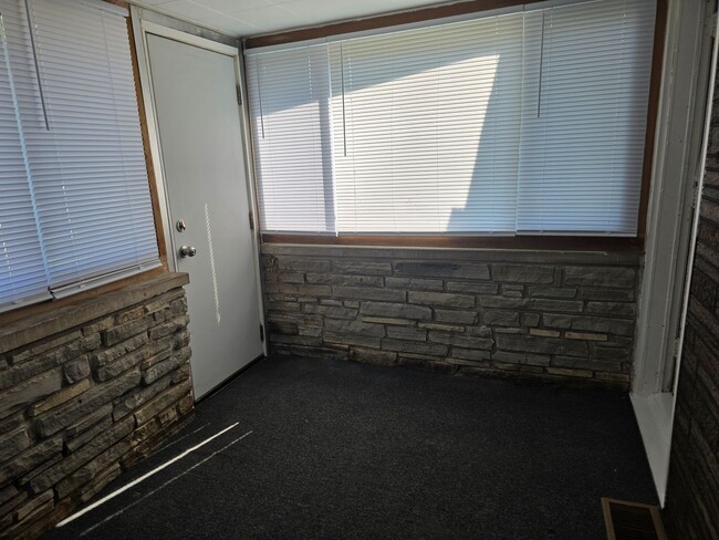 Building Photo - Updated 2-Bedroom, 1-Bathroom Home with Garage – $1,200/Month