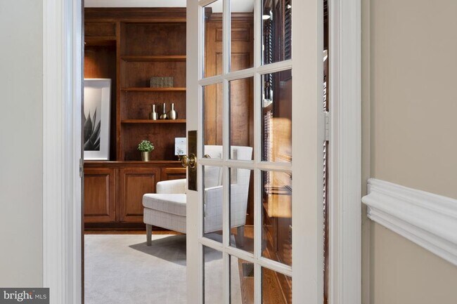 Building Photo - 8815 Surrey Ct