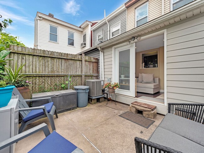 Building Photo - Luxury Updated Home - Lawrenceville