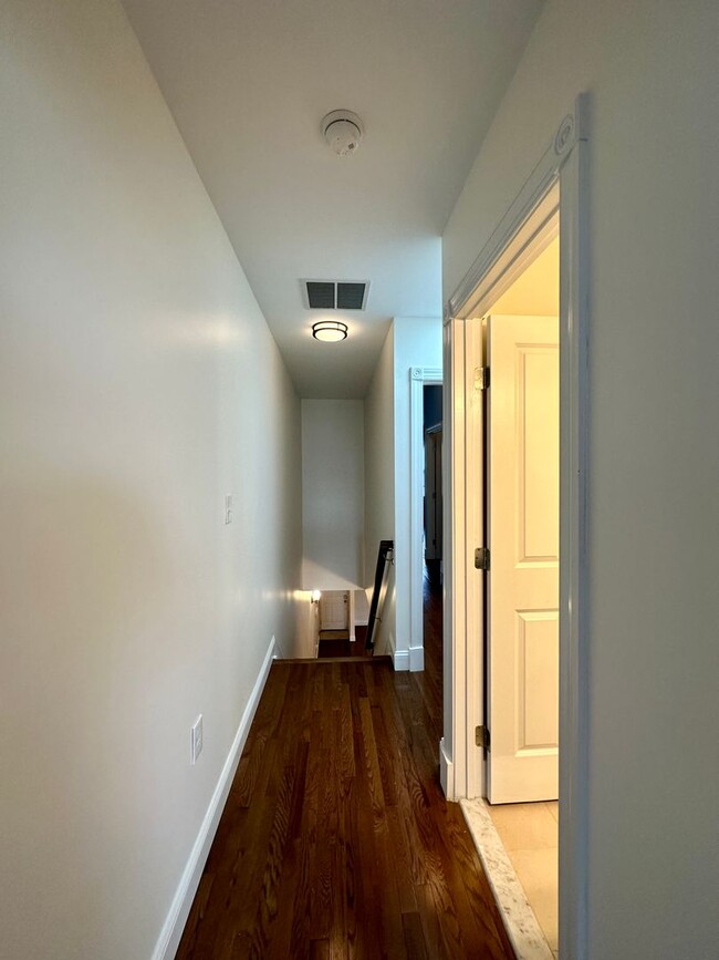 Building Photo - Charming  2Bed/2Bath in Patterson Park