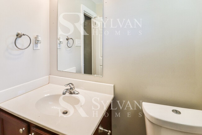 Building Photo - Easy living in this 3 BR, 1 BA Rancher