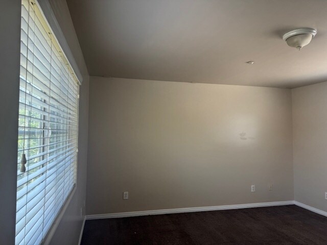 Building Photo - 1231 Saticoy St