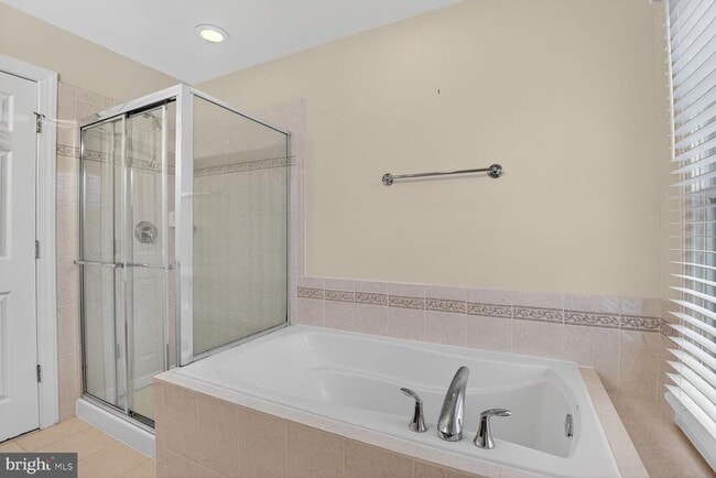 Building Photo - 12013 Montrose Park Pl