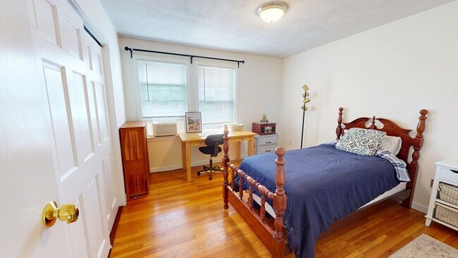 Building Photo - 54 Linwood St