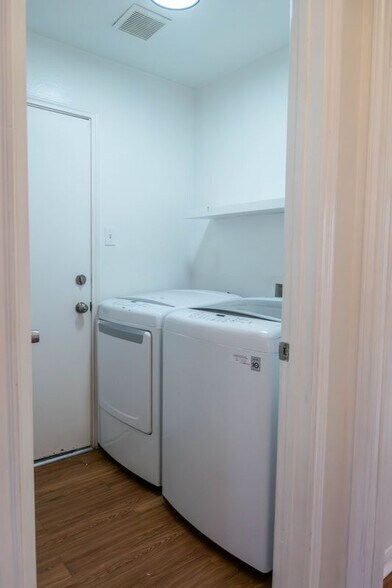 Building Photo - 2309 Loquat Ln
