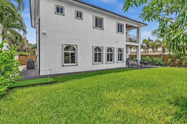 Building Photo - 2609 Center Ave