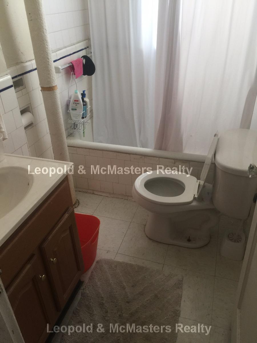 Building Photo - 76 Dunboy St