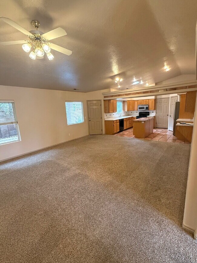 Building Photo - 1569 Tamarisk Dr