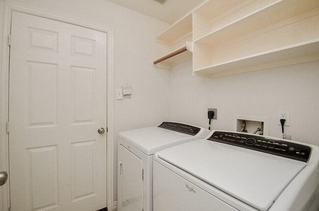Building Photo - 20211 Canyon Ridge Ct