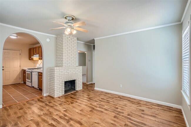 Building Photo - Beautiful Home!