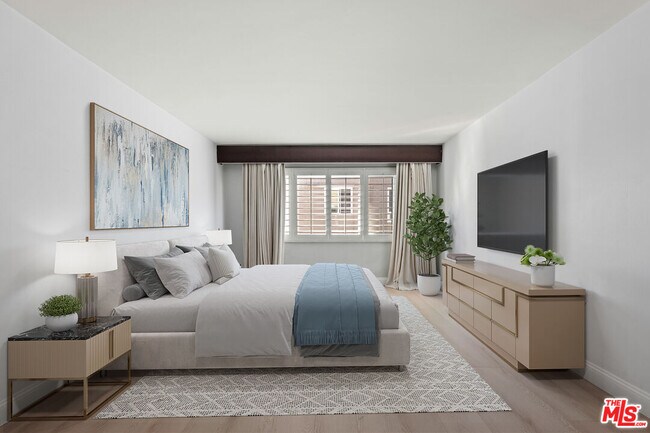 Building Photo - 1121 N Olive Dr