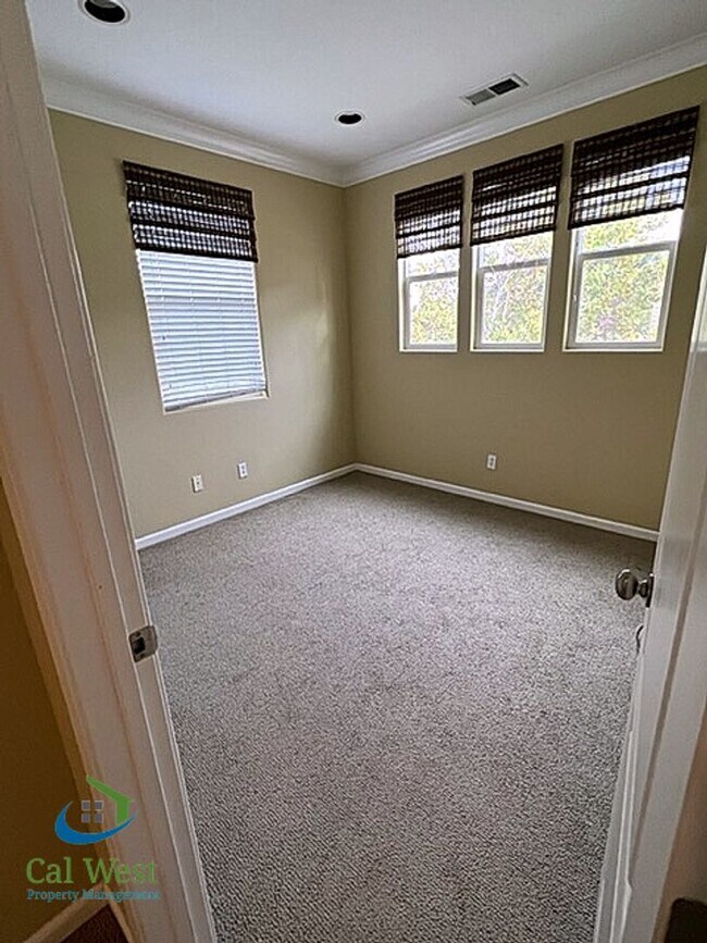 Building Photo - $3995 - 3 Bed/2.5 Bath Two Story Home in D...