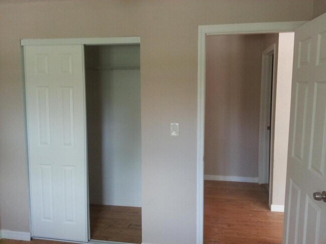 Building Photo - 1211 Amble Ln