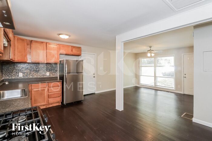 Building Photo - 2296 Lakewood Dr NW