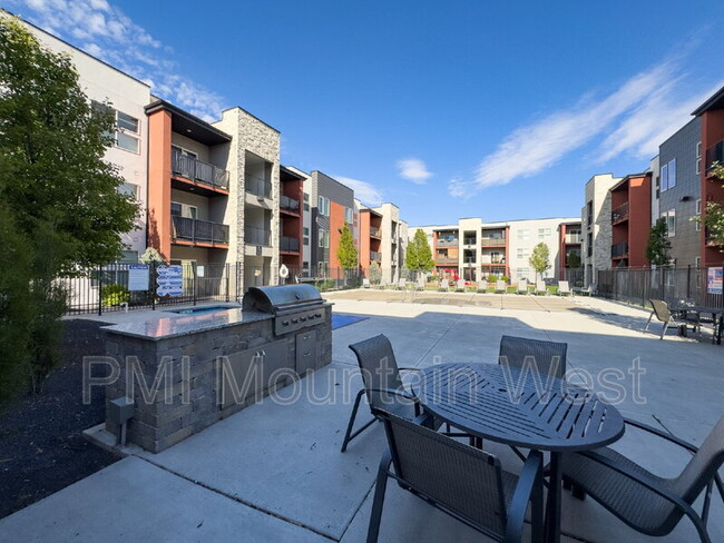 Building Photo - 875 S Depot St