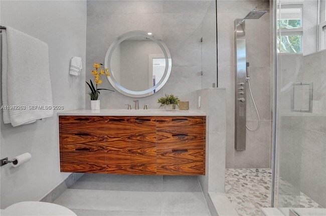 Building Photo - 2011 NE 31st Ct