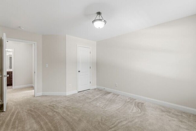 Building Photo - 5 Bedrooms in the heart of Summerfield!