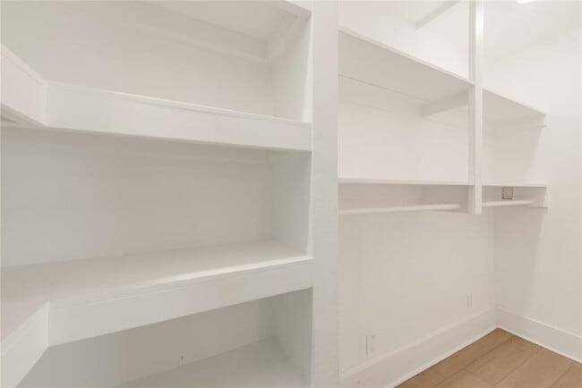 Building Photo - 6809 Lunar Dr