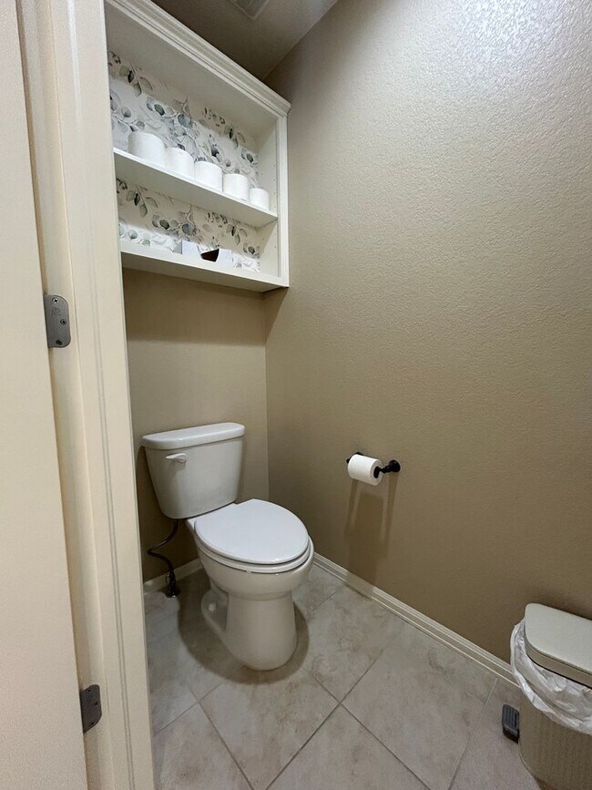 Building Photo - Spacious 5-Bed, 5-Bath Home in Erie’s Sunwest North Community