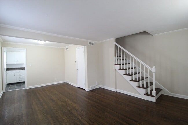 Building Photo - 2 Bedroom Duplex in North Kansas City