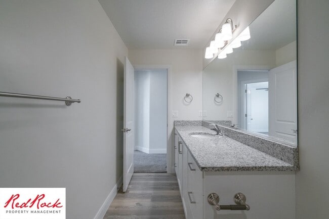 Building Photo - MOVE IN SPECIAL!!! $200 off first full mon...