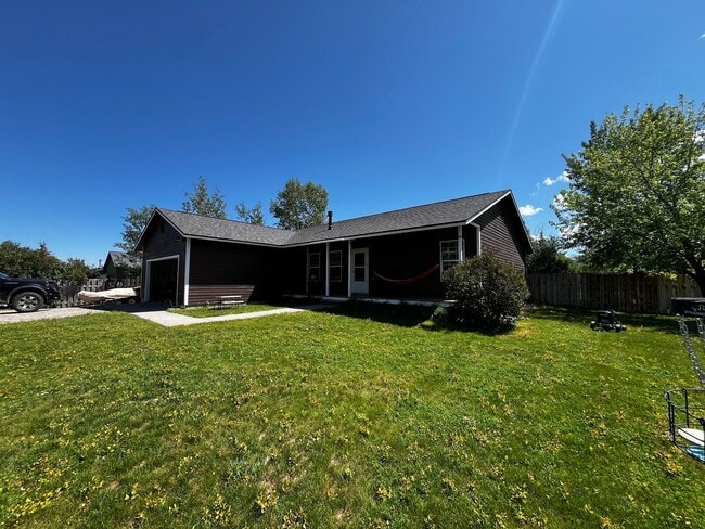 Building Photo - Furnished 3-Bedroom Home in Quiet Victor N...