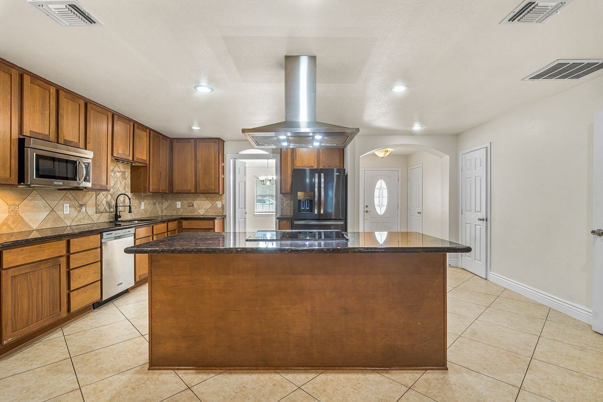 Building Photo - 9130 Windgarden Cir