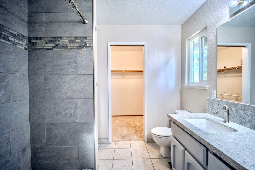 Building Photo - 4404 Bluff Creek Dr