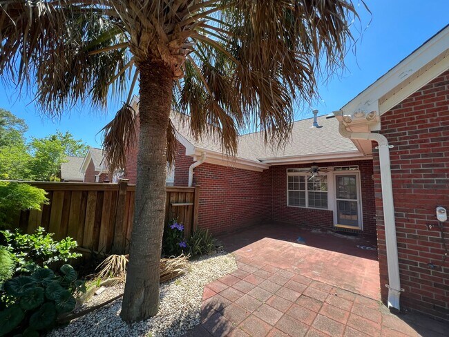 Building Photo - Merestone 1 level brick patio home. 2 Car garage, walk to The Point Shopping, restaurants and mov...