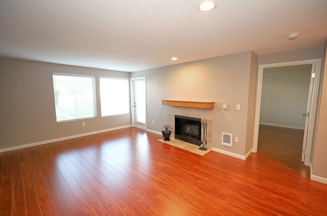 Building Photo - Aspen Grove Condo