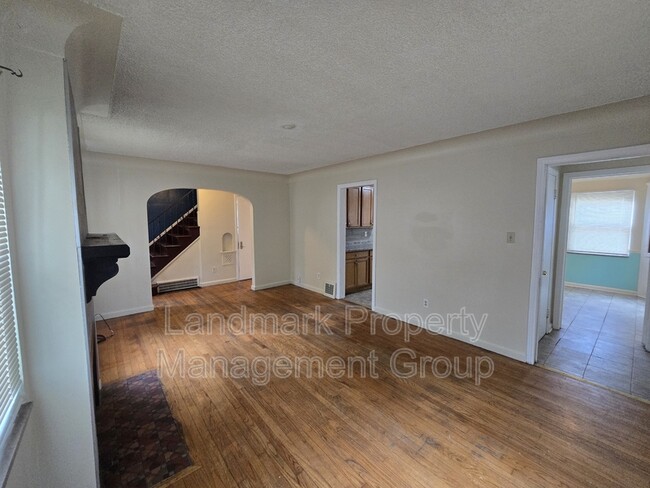 Building Photo - 15205 Maplewood Ave