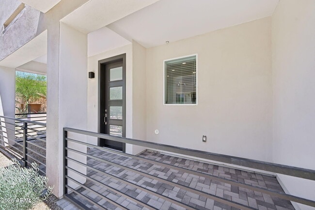 Building Photo - 2125 E Voltaire Ave