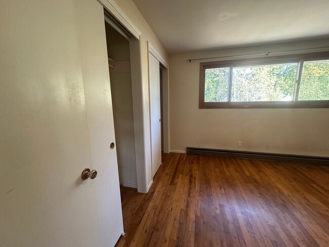 Building Photo - $200 discount for first month rent
