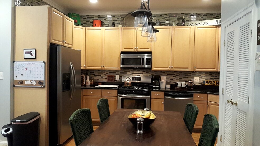 Building Photo - 1626 5th St NW