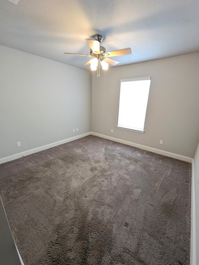 Building Photo - 1827 Sundown Dr