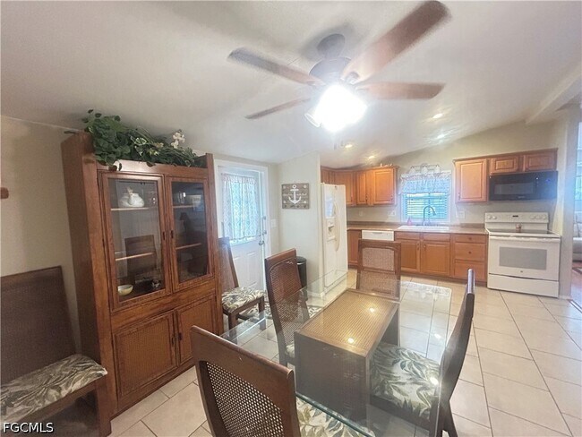 Building Photo - 611 Sunset Ln