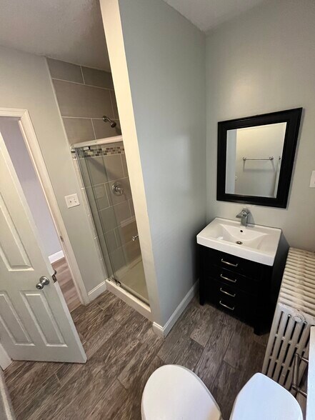 Rear Bathroom - 118 S Washington St