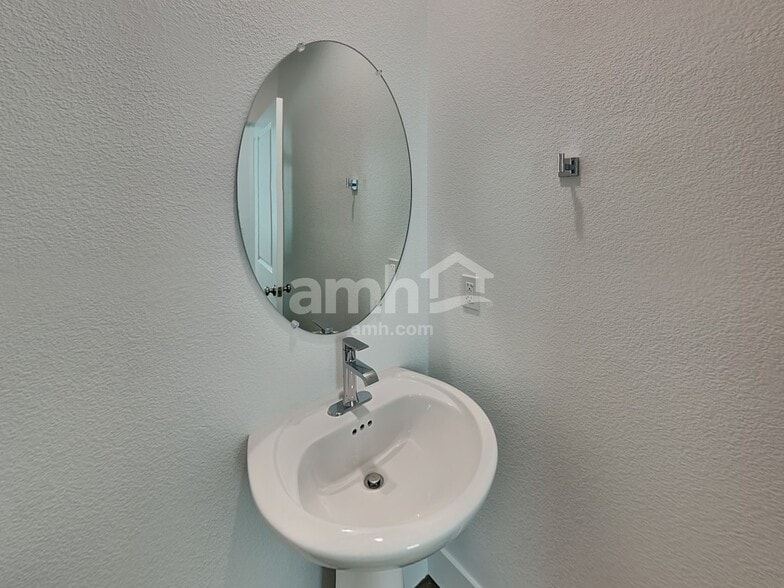 Building Photo - 7285 Arroyo Crossing Pkwy