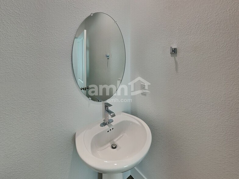 Building Photo - 9140 Taft Point Ct