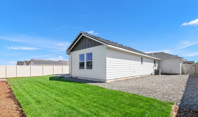 Building Photo - $200.00 Move in Special for September / Oc...