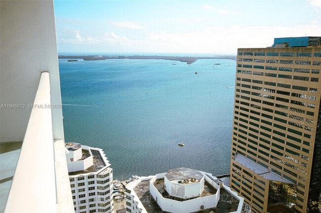 Building Photo - 950 Brickell Bay Dr