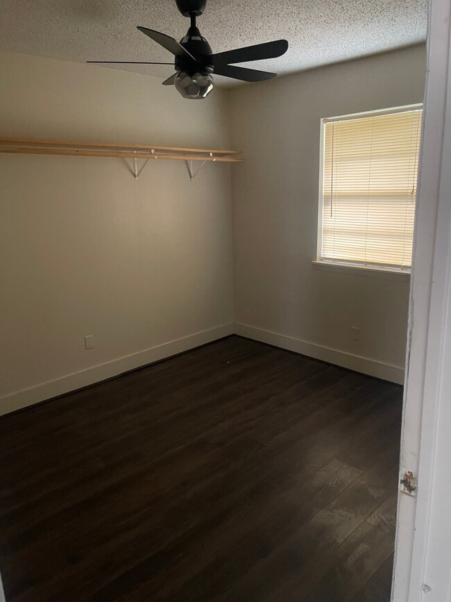 Building Photo - 723 Sun Valley Dr