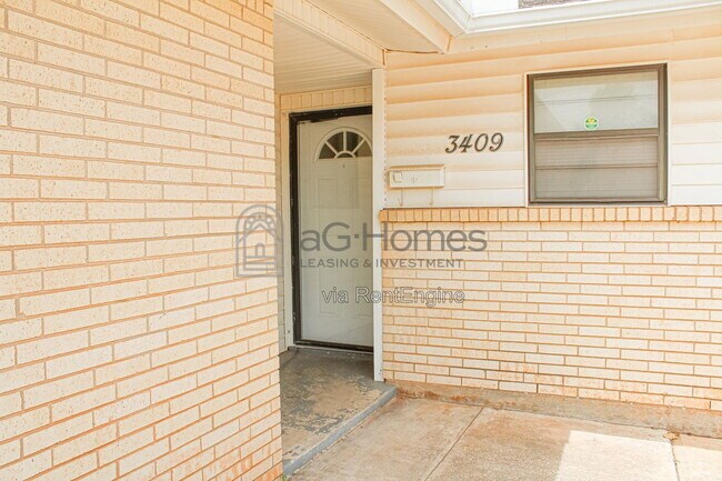 Building Photo - 3409 Overland Dr