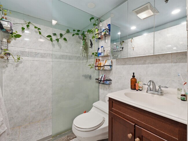 Building Photo - 219 Bloomfield St